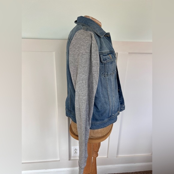 Chaps women’s fitted Denim jacket and gray sweatshirt sleeves size large - Picture 4 of 8